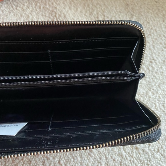 DKNY
Zip-around Long Leather Wallet - Picture 4 of 6